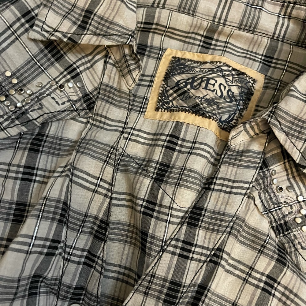 VINTAGE GUESS BUTTON UP 🖤🤍 - Picture 3 of 6